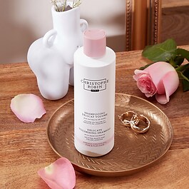 Volumen-Shampoo mit Rosenextrakt